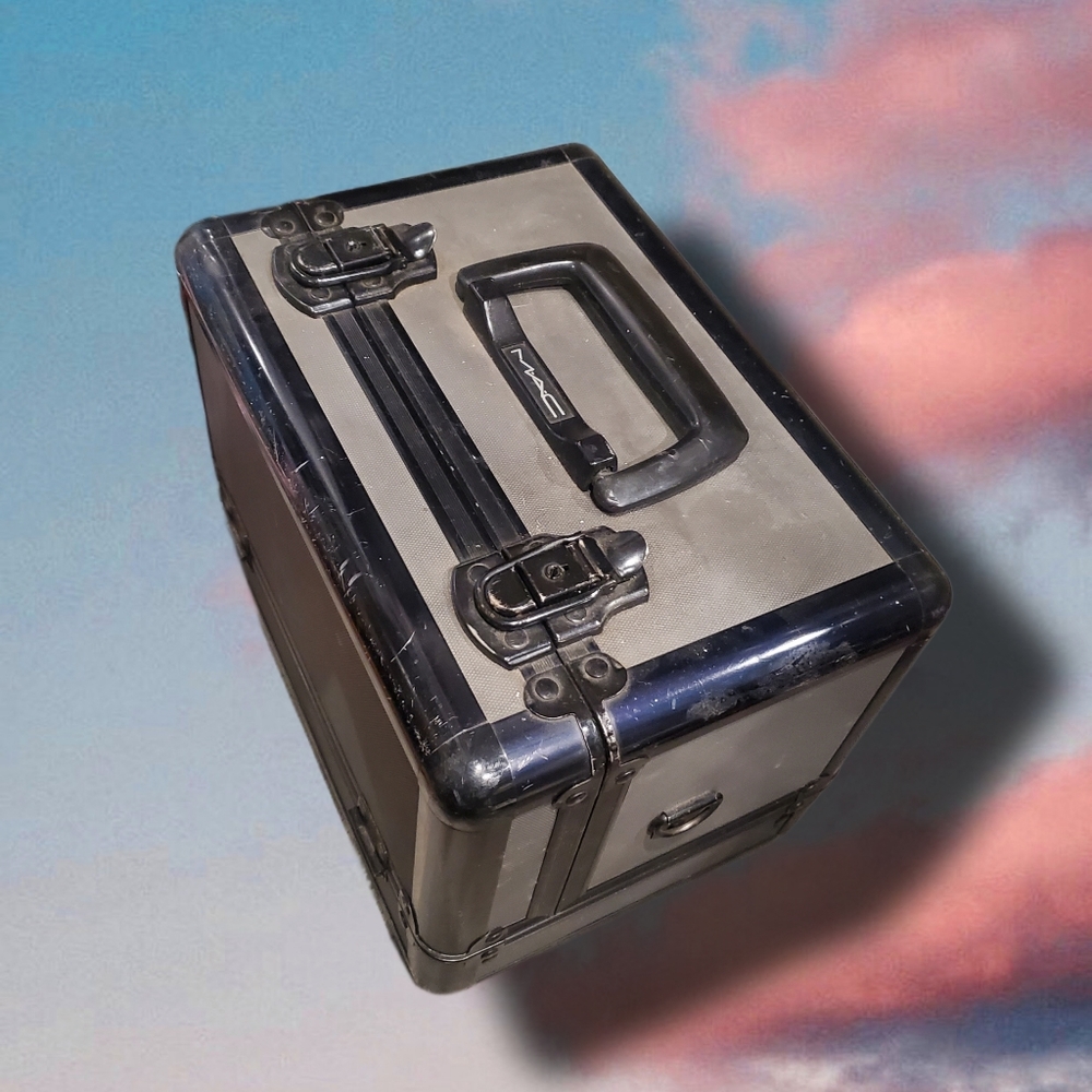 Mac Cosmetics Three Tiered Train Case - image 2